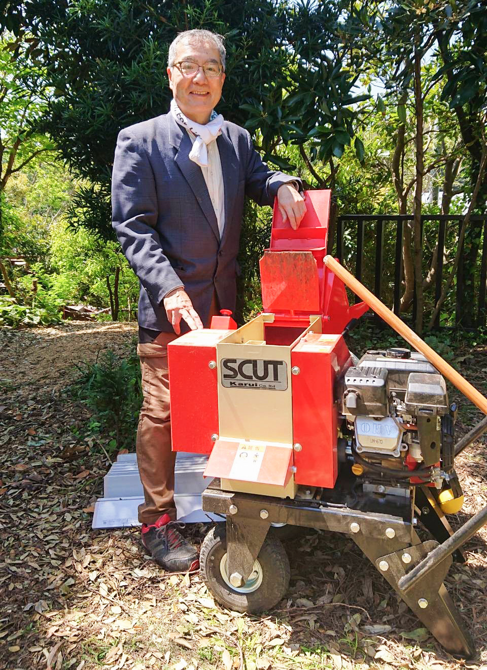 粉砕機と宗像様の写真